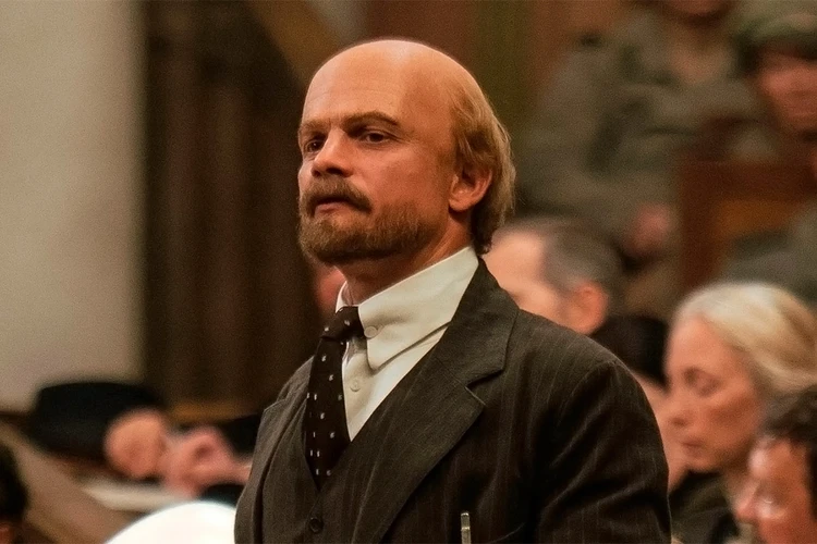 Дедушку Ленина снова убивают: «Пальцы ползали малосольные по лицу его, по лицу!»