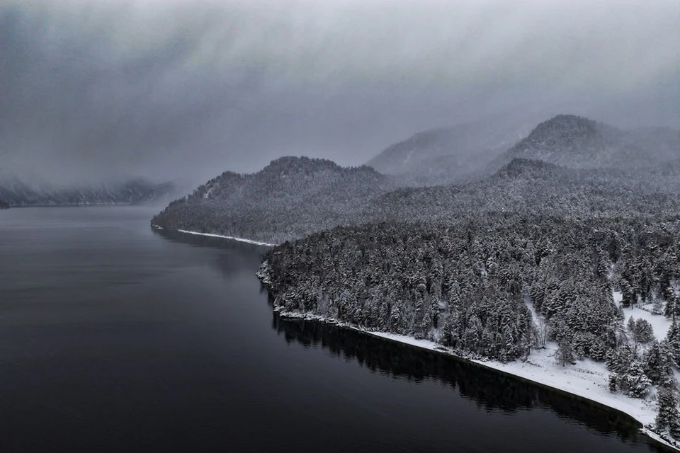 Телецкое озеро располагается на территории заповедника. Фото: Роман и Татьяна Воробьёвы