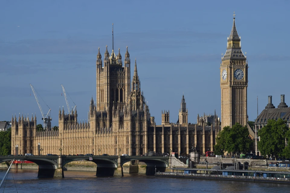 Британия может начать изымать ювелирные украшения у мигрантов