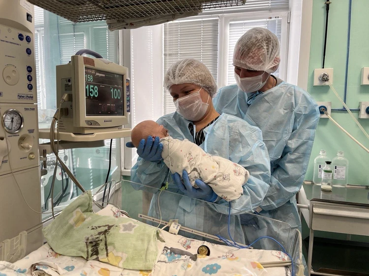 «Хотели мальчика, а родилась тройня»: в многодетной семье кузбассовцев теперь воспитываются семеро детей