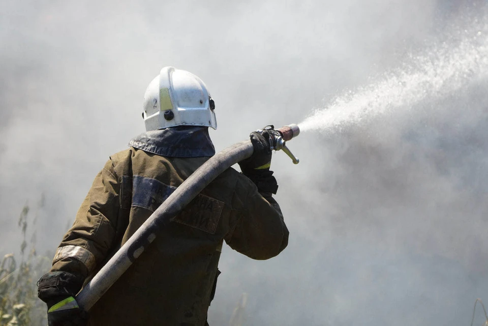 Под Омском из-за утечки газа вспыхнул крупный пожар