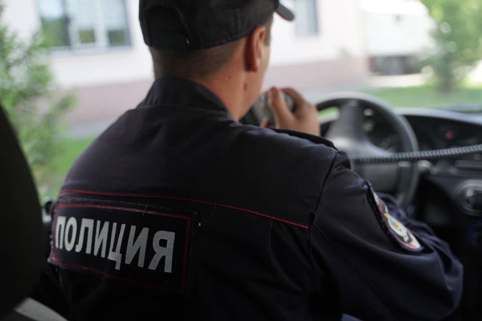 Сотрудники патрульно-постовой службы полиции МО МВД России «Асиновский» проявили героизм при спасении людей из пожара.