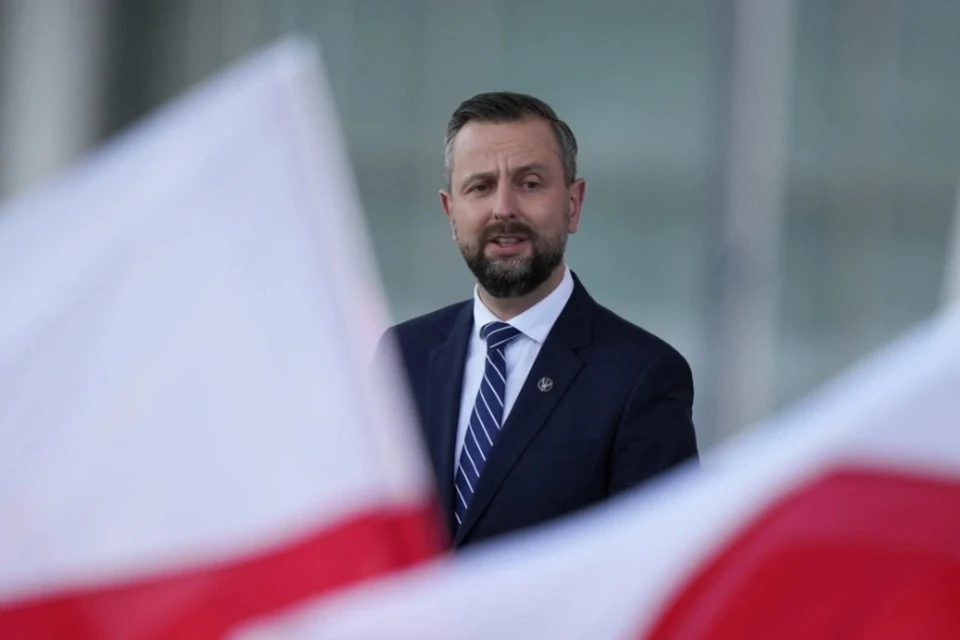 Глава МО Польши Косиняк-Камыш обвинил РФ во взрыве железнодорожных путей