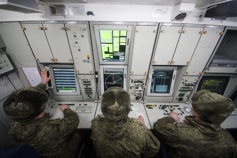 Системы ПВО отслеживают цели.