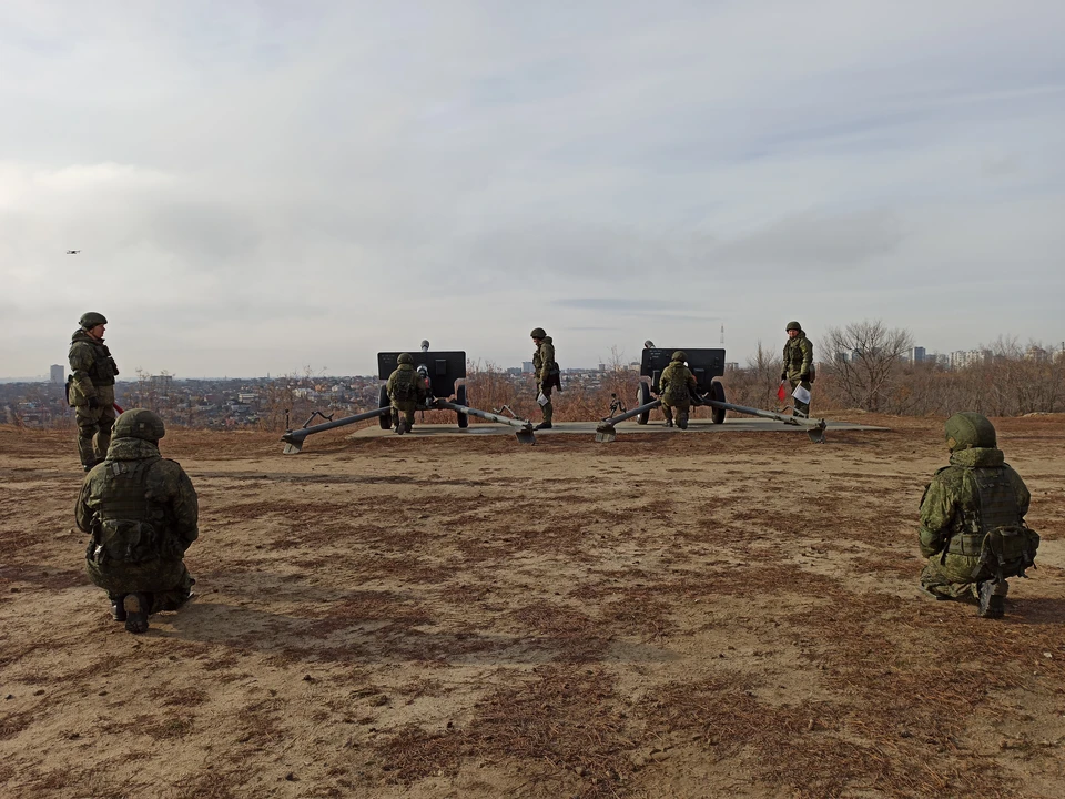 Выстрел раздался на южном склоне Мамаева кургана. Фото: ЮВО.
