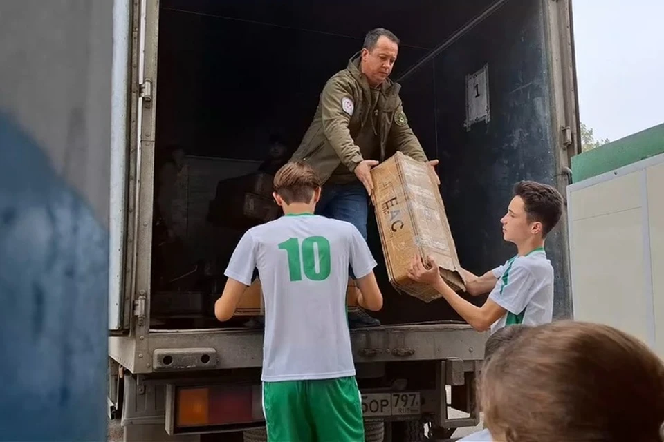 Благодаря поставкам гумпомощи удалось в том числе оснастить молодых спортсменов региона новой экипировкой. Фото: Народный фронт Запорожской области