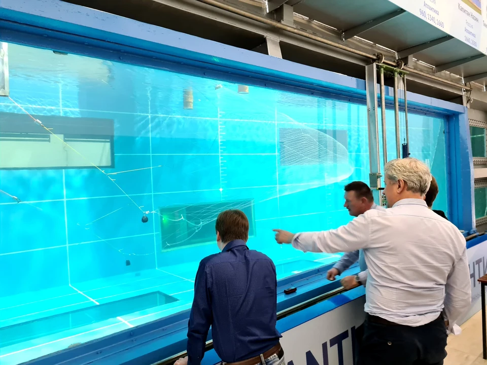 Преподаватели и студенты КГТУ проводят тестовый запуск новой модели трала в гидролотке «Фишеринг Сервис».