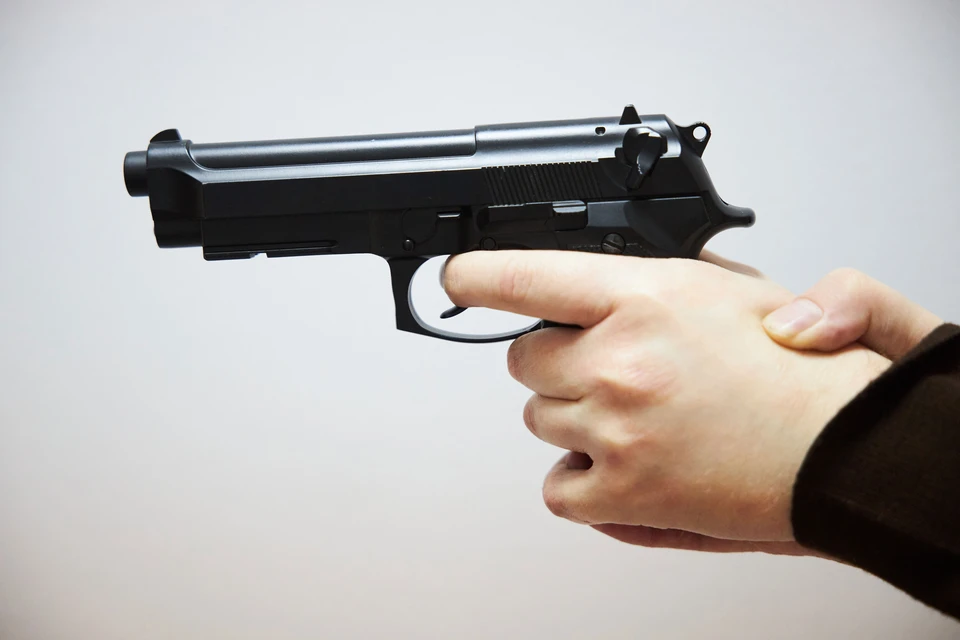 Преступники запугивали муляжами оружия