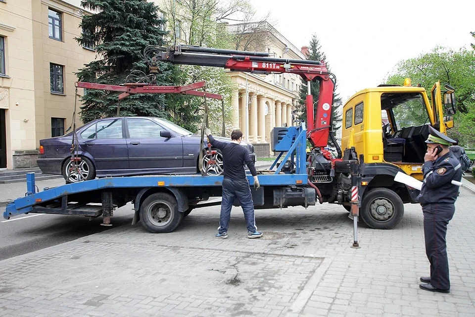 В Беларуси изменятся правила принудительной эвакуации транспортных средств должников. Снимок носит иллюстративный характер.