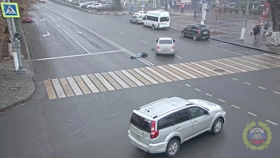 Девушку с травмами увезли в больницу.