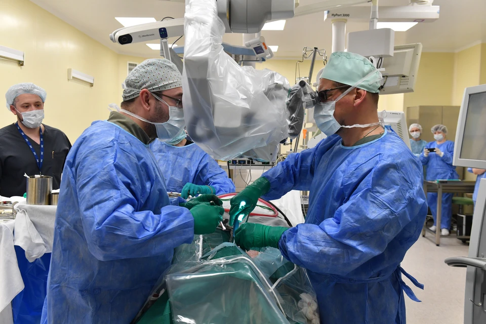 Подобных сложных вмешательств в областной больнице выполняют больше 800 в год.