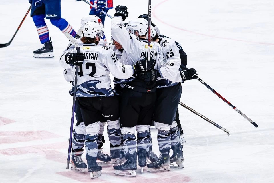 После этой победы «Тайфун» вернул себе первое место в дивизионе. Фото: МХК «Тайфун»