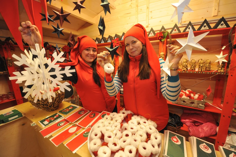 Готовые работы необходимо принести контролеру при входе в зоопарк в любой день предстоящего месяца с 8 до 17 часов.