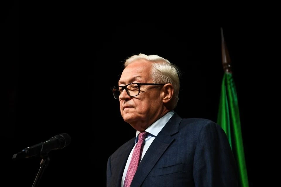 Рябков: на Трампа пытаются повлиять, чтобы не допустить прочного мира на Украине