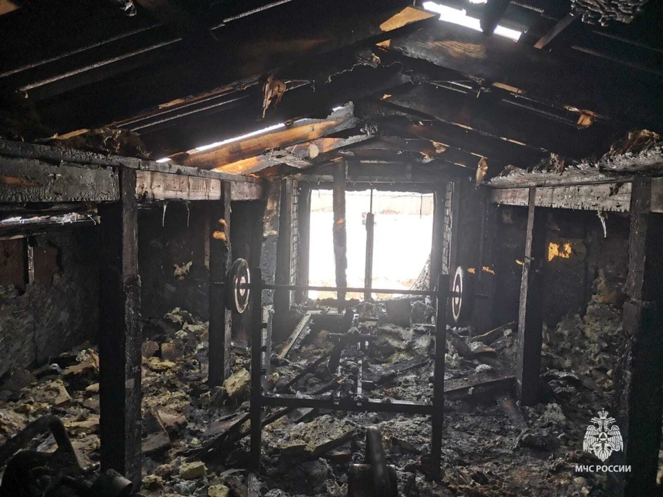В селе Калинино ЕАО пожар уничтожил домашний спортзал Фото: МЧС ЕАО