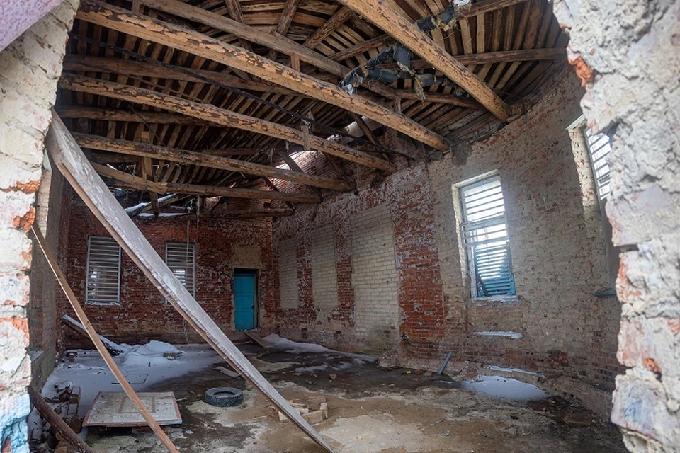 Подросток гулял по заброшке и сорвался вниз с 4 этажа