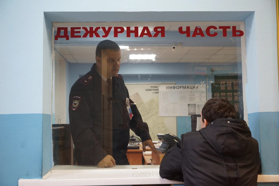 О пропаже денег в дежурную часть сообщил 23-летний хозяин мужского аксессуара.