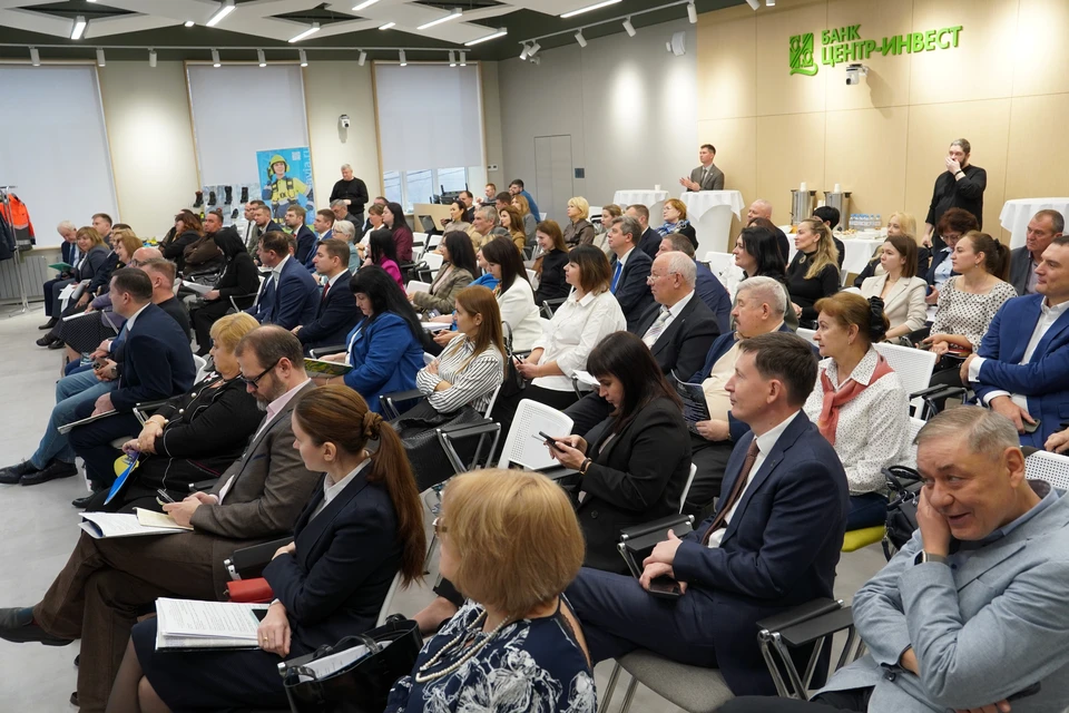 На деловой площадке встретились руководители и профсоюзный актив различных предприятий.