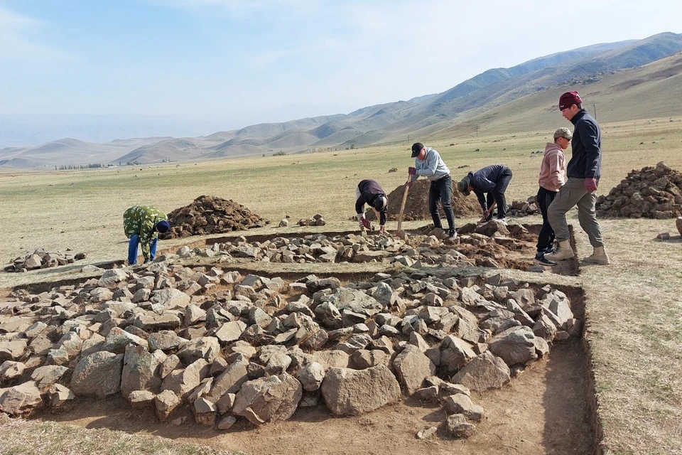 Женский облик на камне. НОЦ алтаистики и тюркологии «Большой Алтай»