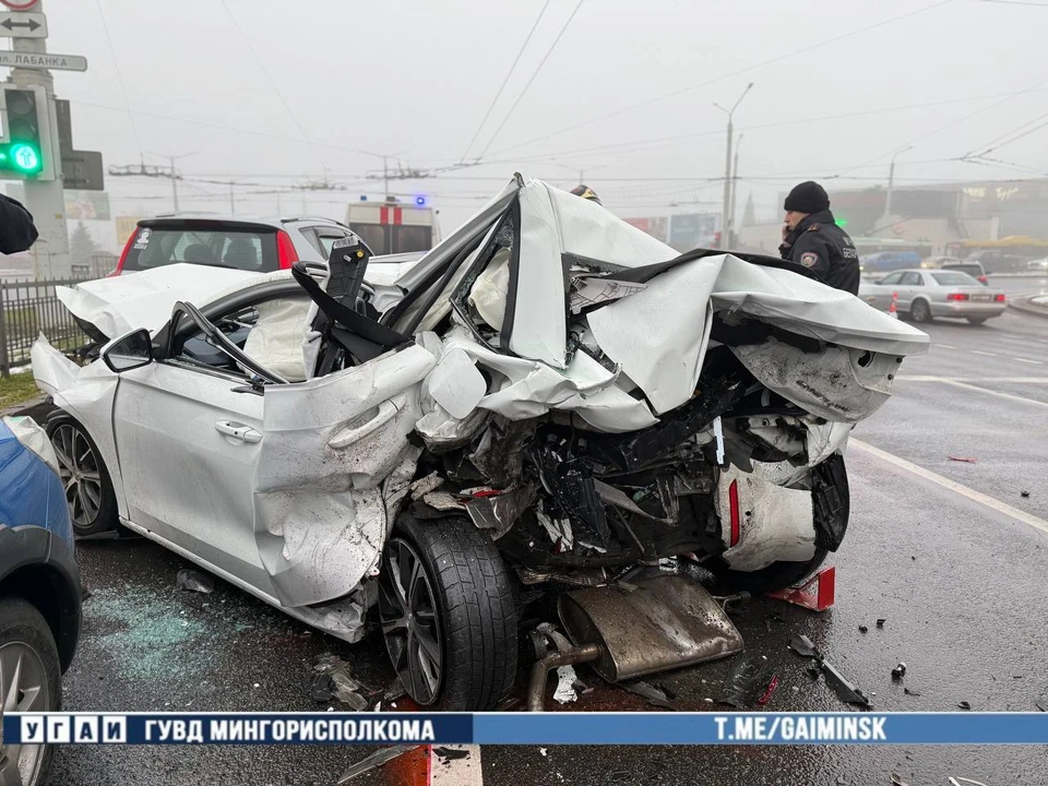 Пять авто столкнулись у метро «Каменная горка». Фото: УГАИ ГУВД Мингорисполкома