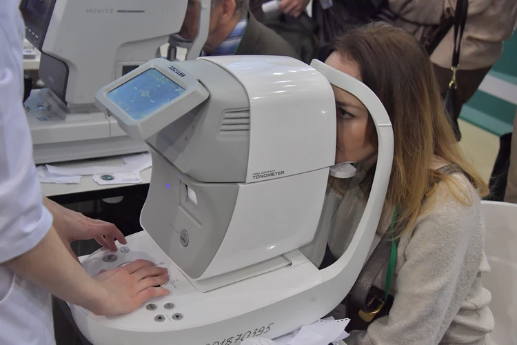 Роговицу от ожога спасли контактные линзы: в минздраве рассказали о состоянии пострадавшей от перцового газа в гимназии №1 Владивостока