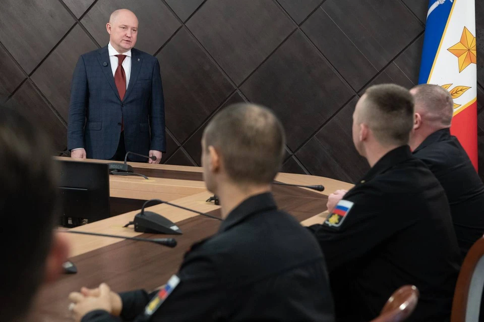 Губернатор пожелал воинам скорой победы и возвращения домой. Фото: sev.gov.ru