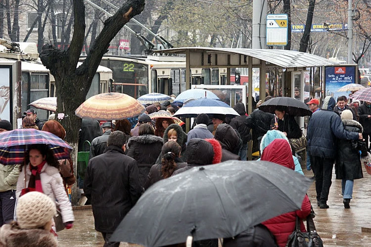 Чувствуется, что зима на пороге: Жителей Молдовы ждут похолодание и дожди почти на весь день