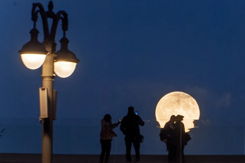 В сквере появились фонари