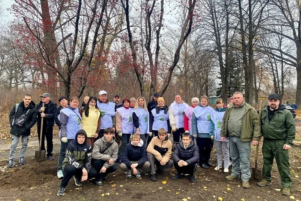 В ДНР ветераны боевых действий принимают участие в акции «Сад Памяти». Фото: «Защитники Отечества» в ДНР