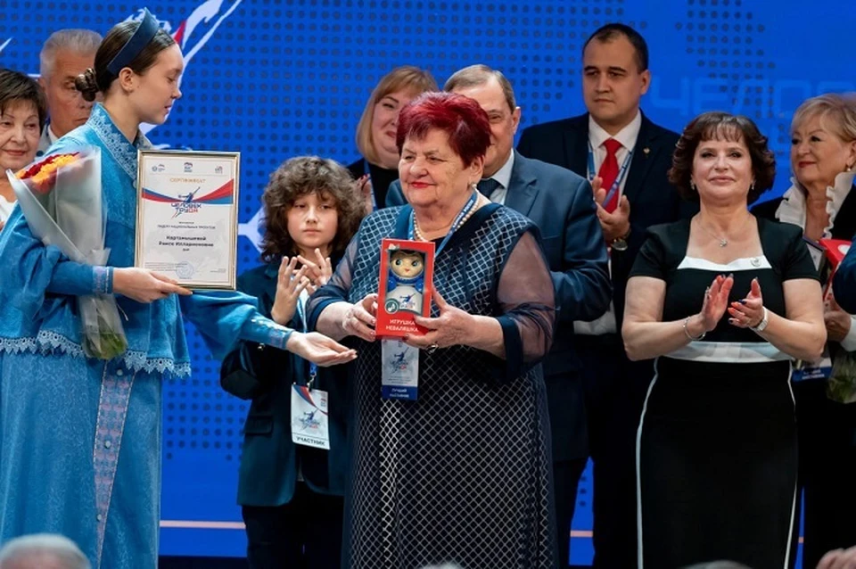 Учительница из Донецка победила в Национальной премии «Человек труда». Фото: ТГ/Кулемзин
