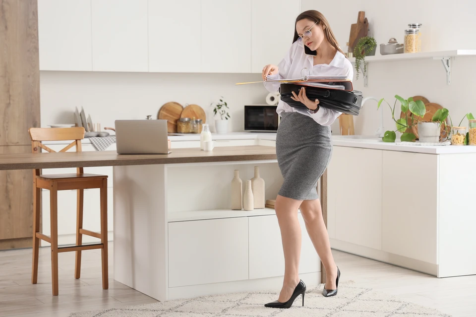 Короткие мудрости недели: Если интеллигентная женщина прёт как танк, значит спешит! Фото: Pixel-Shot/Shutterstock/Fotodom.