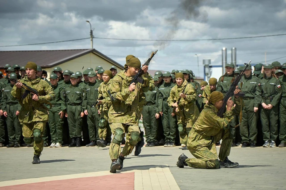 Воспитанники центра могут пройти спортивную подготовку и освоить военно-прикладные навыки. Фото - тг-канал Евгения Балицкого