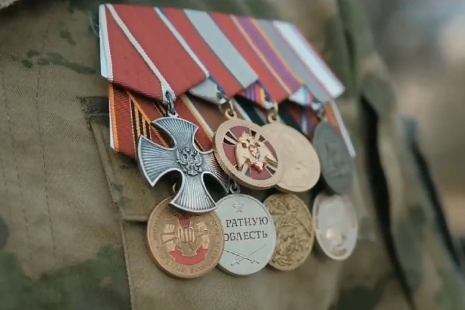 Бойцы спецназа попросили губернатора увековечить память своих сослуживцев. Фото: прямая трансляция