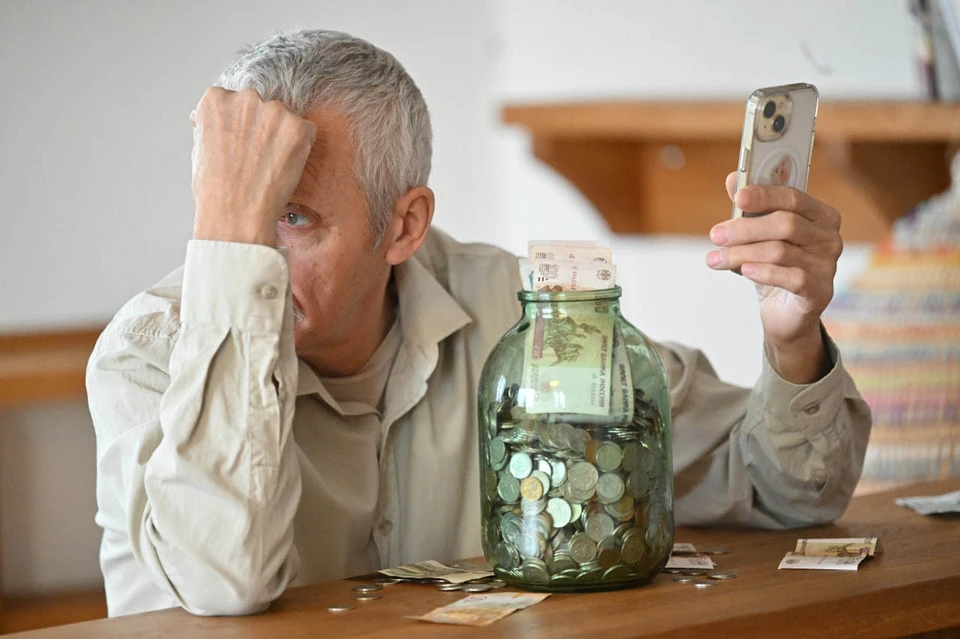 В Братске пенсионер перевел мошенникам 17,1 миллиона рублей.