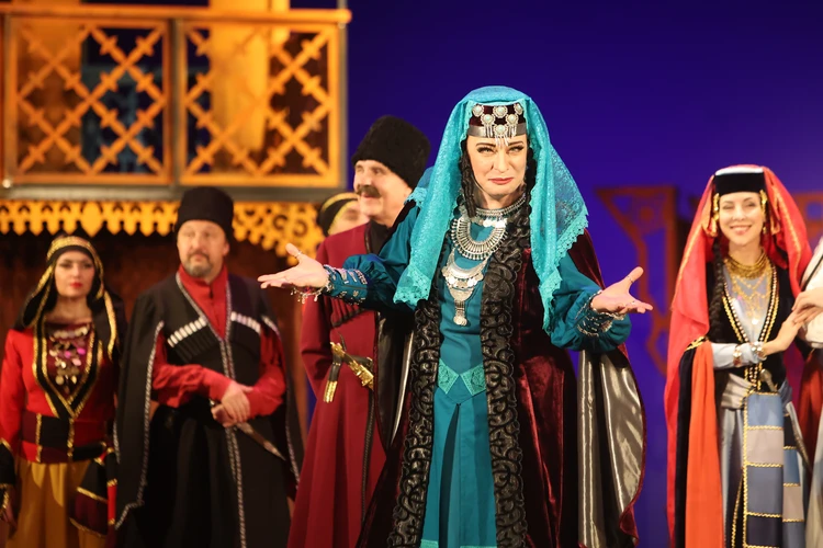 Отвлечься, развлечься и посмеяться: на сцену севастопольского театра им. Луначарского вернулась «Ханума»