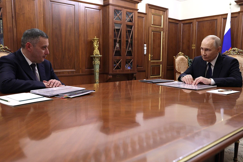 Владимир Путин встретился с губернатором Курской области Александром Хинштейном.