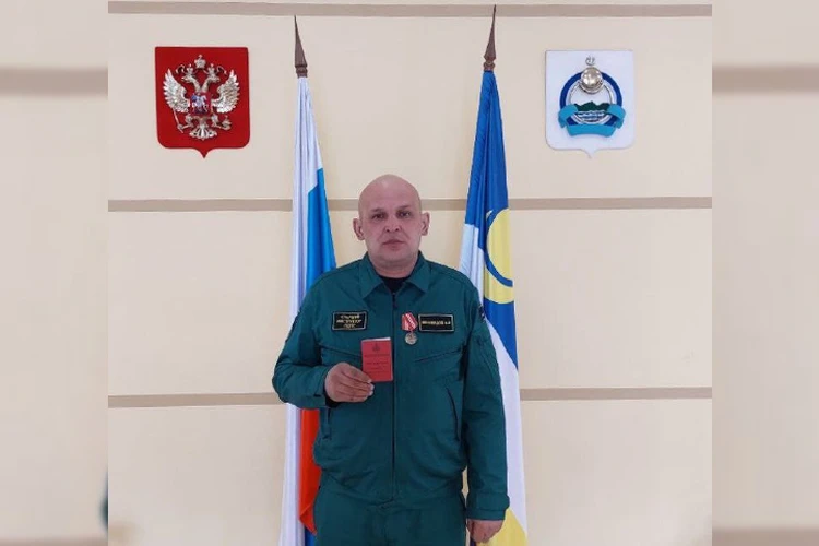 «Выход был заблокирован, пришлось ломать окно»: пожарный-десантник спас соседку от страшной гибели