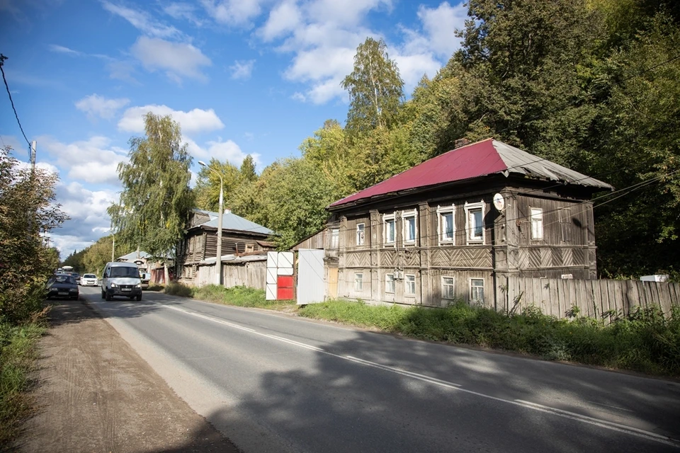 На всей протяженности улица Соликамская имеет только по одной полосе движения в каждую сторону.