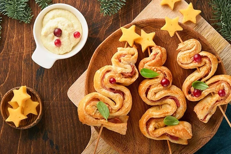 Гости забудут про горячее: лучшие варианты закусок для новогоднего застолья