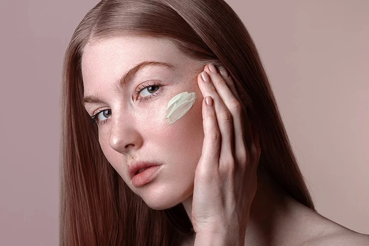 Дерматолог рассказала, как защитить сухую кожу зимой