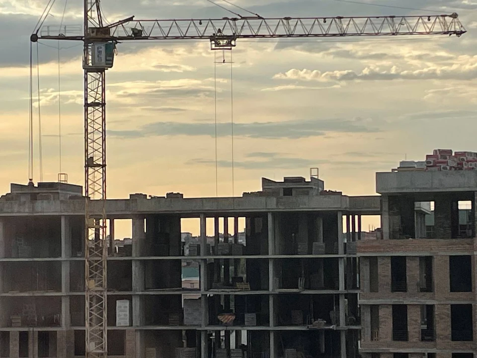 В строительстве зарплаты подросли на 40 тысяч за год.