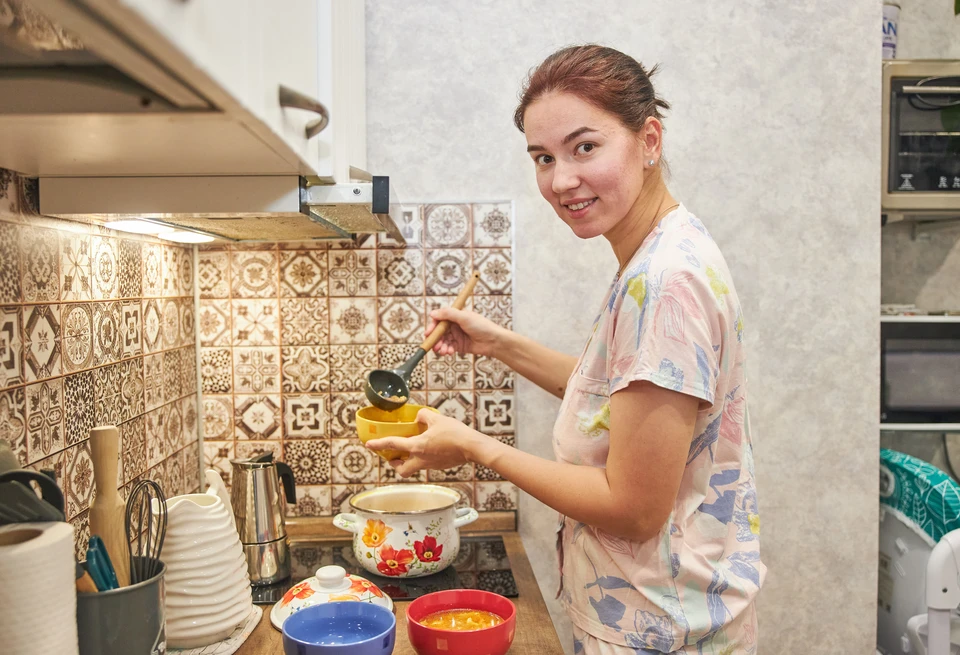 Врач посоветовала начинать обед с теплого супа