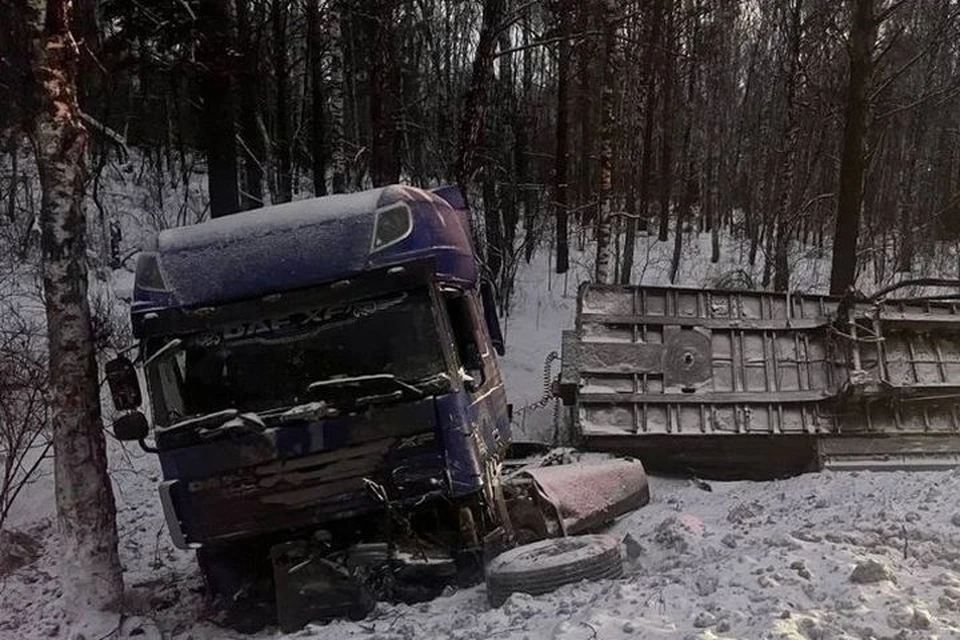 Иномарка врезалась в грузовик. Фото: пресс-служба прокуратуры по Новосибирской области.