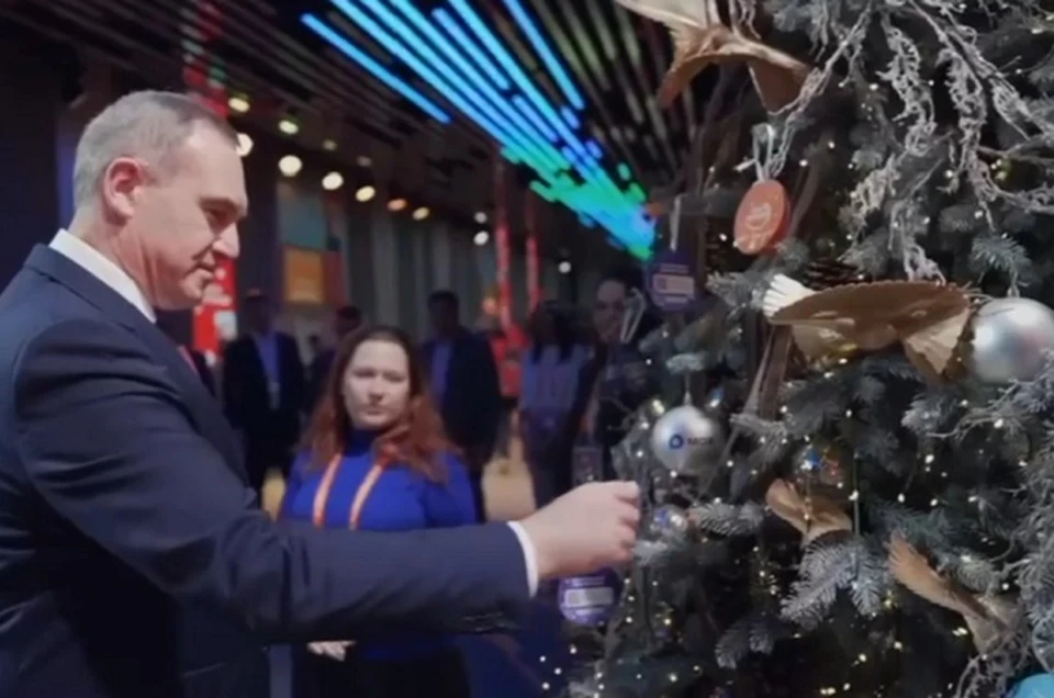 Губернатор пообещал лично исполнить пожелания юных макеевчан. Фото: ТГ/Кухарук