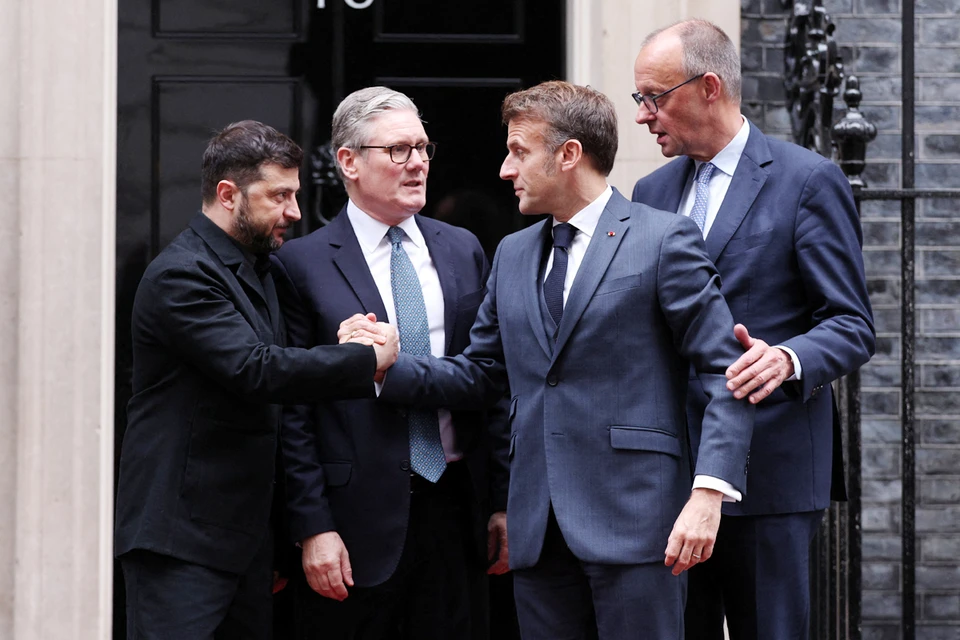 После прощальных рукопожатий Макрон и Мерц с улыбкой облегчения, чуть ли не вприпрыжку и только что не взявшись за руки, покинули Стармера с Зеленским