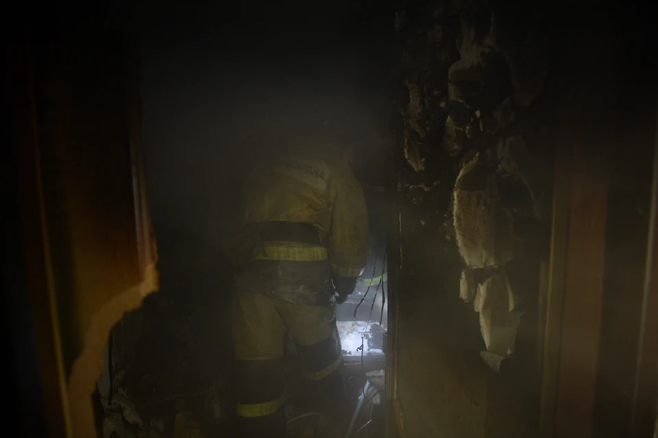 Пятиэтажка в Армавире загорелась вечером