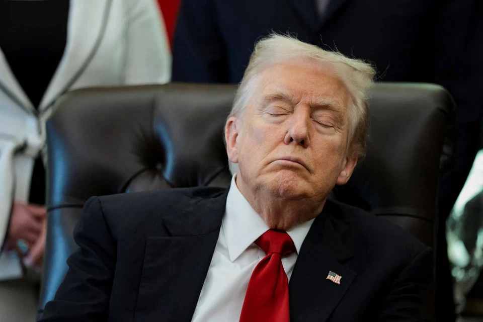 Трамп снова едва не заснул на официальном мероприятии.