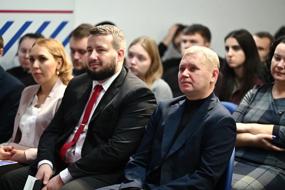 Алексей Гордеев награжден медалью «За отвагу» и часто встречается с молодежью как участник проекта. Фото: Людмила Ковалева, ИА «Первое областное».