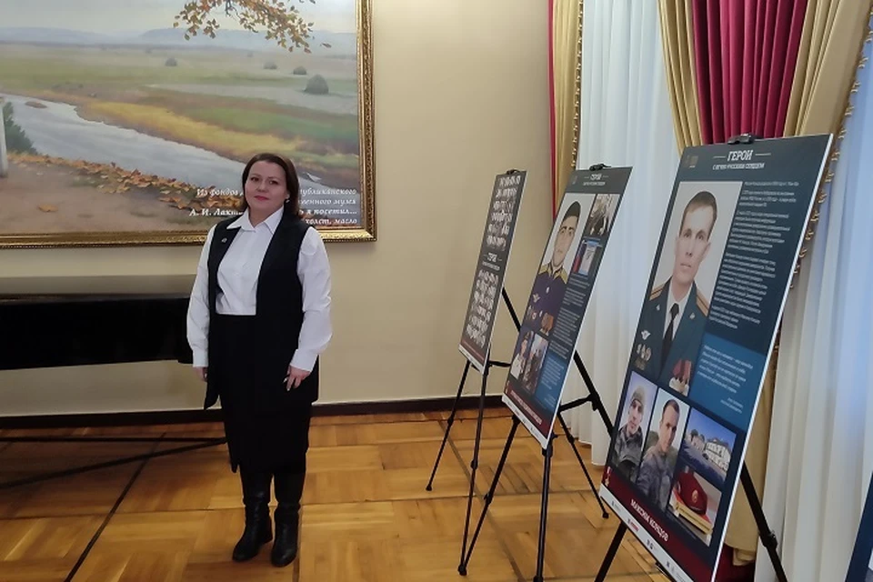 В Донецкой филармонии открыли выставку памяти героев Отечества. Фото: Донецкая филармония