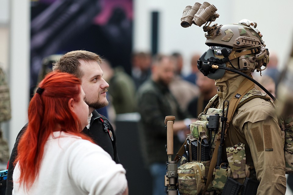 Советские каски и китайские радионяни остались в прошлом: как изменилось снаряжение российских бойцов за время СВО